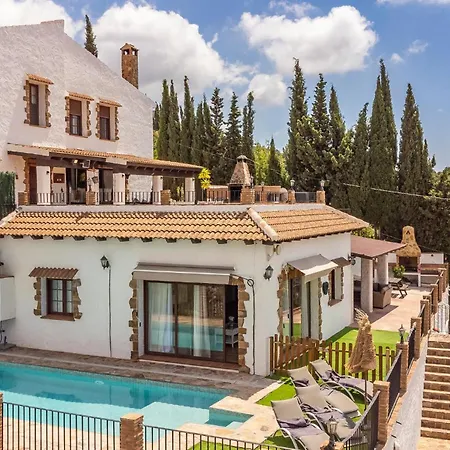 3 Bedroom Beautiful In Михас